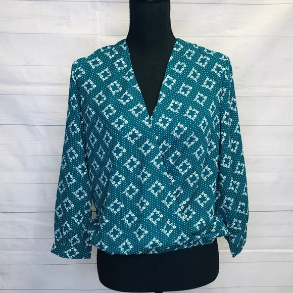 Francesca's Collections Tops - New ! Francesca’s Forest Green Top